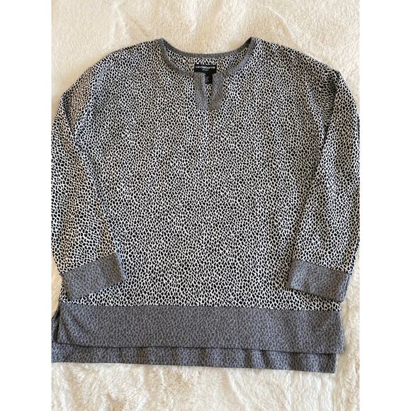 Liz Claiborne Sport Black White Animal Print V-Nitch Pullover Sweatshirt Sz L‎ - Picture 3 of 8